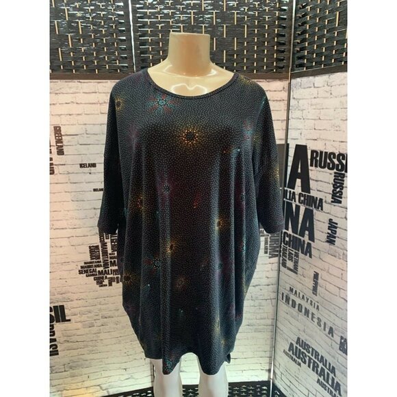 LulaRoe L Black Dot Galazy Print Crew Neck Step-Hem fitted 1/2 Sleeve Top - Picture 1 of 6
